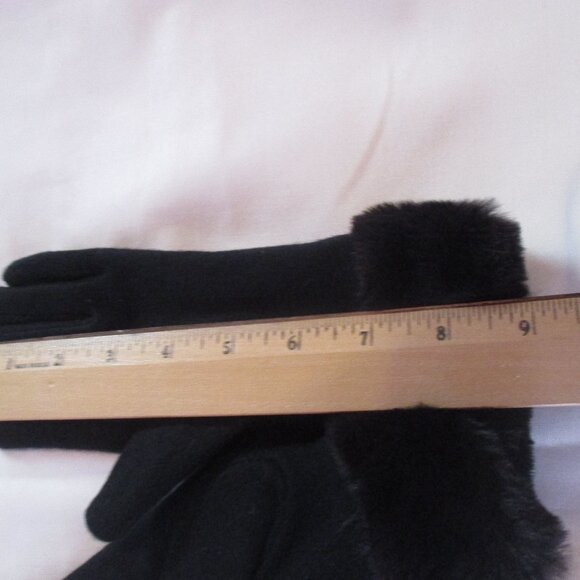 Black Cashmere Warm Gloves with Faux Fur and Equipped Touch Screen Friend… - Picture 11 of 11